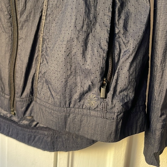Athleta Womens Distance Jacket Navy Blue Rain Coat XS Running Top Windbreaker - Picture 3 of 7